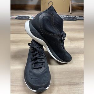 Lululemon W Chargefeel Workout Shoes Mid Black and White, Sz 10.5 Unisex
